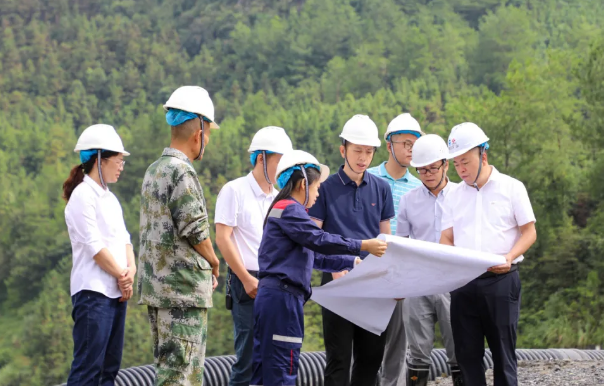 bv1946伟德官网领导班子成员国庆假期赴河池片区企业调研督导